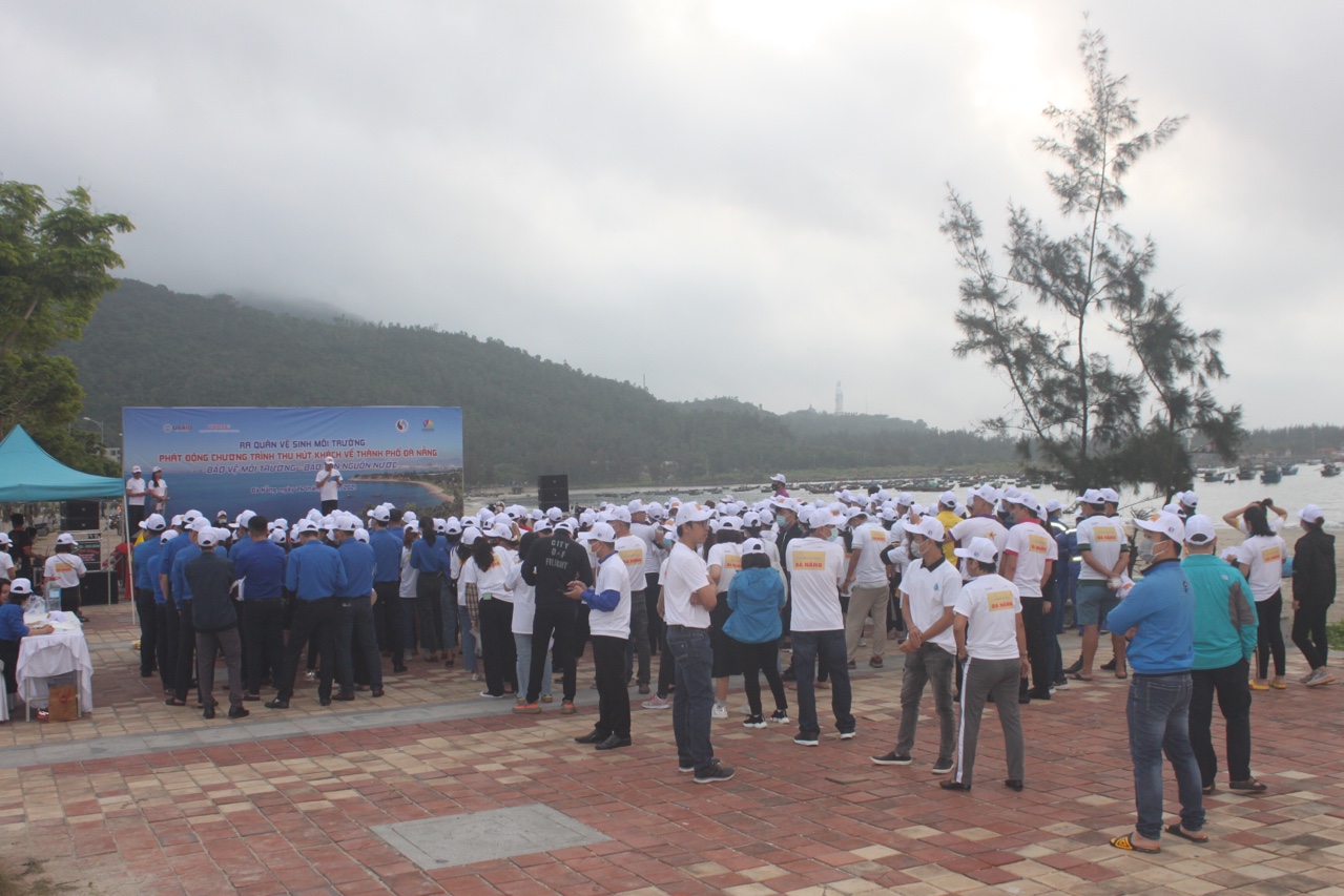 Lễ ra quân của lực lượng thanh niên Đà Nẵng làm sạch môi trường đón du khách